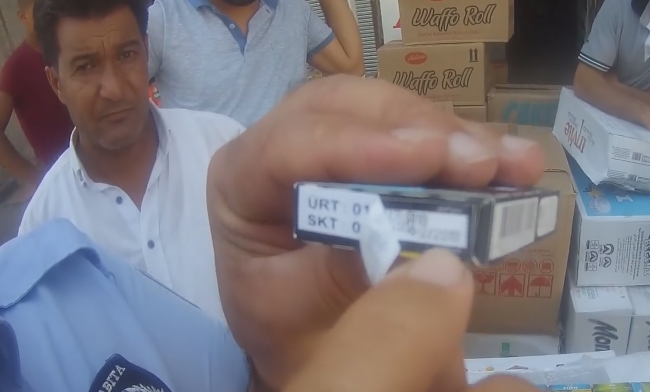 Tarihi geçmiş ürünleri yeni etiketle satarken yakalandılar