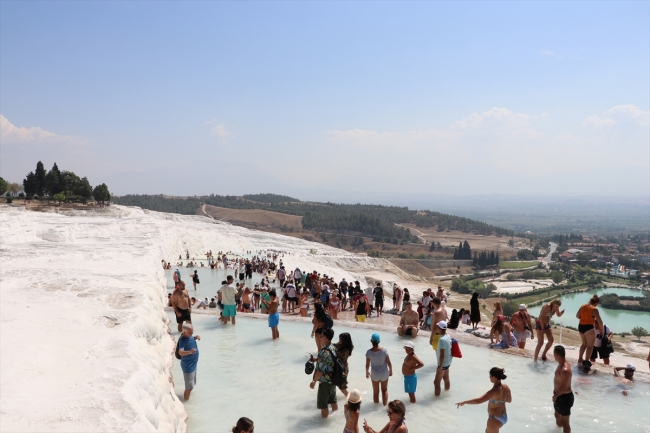 Pamukkale'ye 3 ayda 1 milyon ziyaretçi