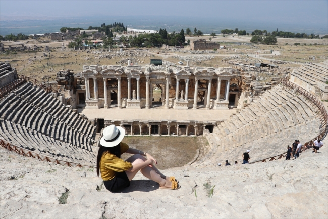 Pamukkale'ye 3 ayda 1 milyon ziyaretçi