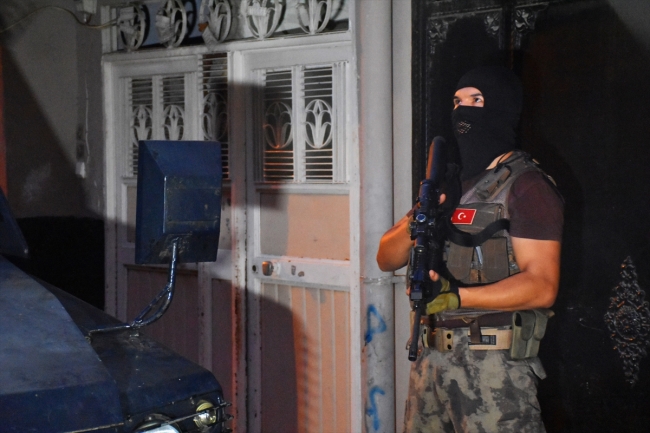 Adana'da polise saldırı hazırlığındaki 7 şüpheli yakalandı