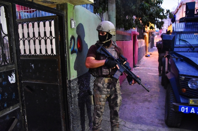 Adana'da polise saldırı hazırlığındaki 7 şüpheli yakalandı