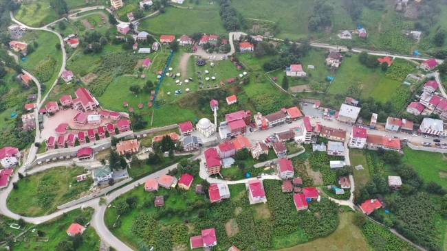 Zigana Dağı'nın eteklerindeki Hamsiköy'ün doyumsuz manzarası