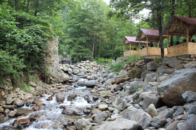 Zigana Dağı'nın eteklerindeki Hamsiköy'ün doyumsuz manzarası