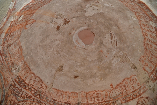 Osmanlı uç beyinin türbesinden eski Orta Asya Türk motifleri çıktı