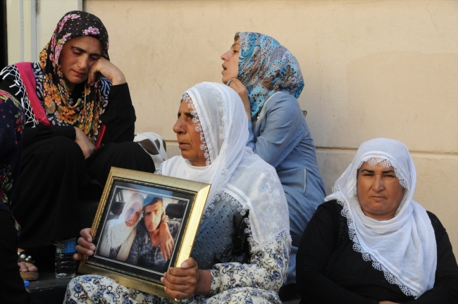 HDP binası önünde oturma eylemi yapan aile sayısı 10'a yükseldi
