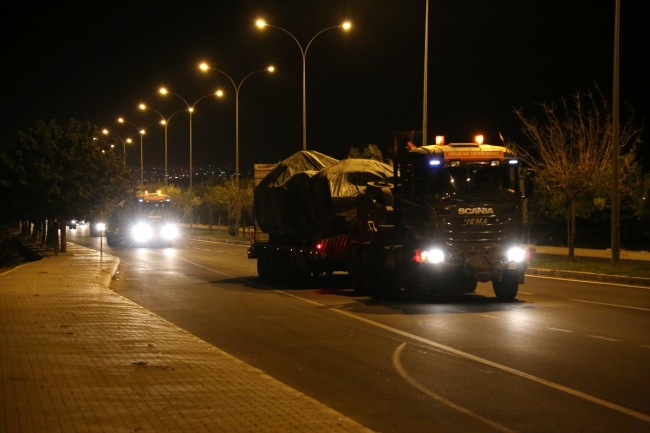 Şanlıurfa'da Suriye sınırına askeri sevkiyat