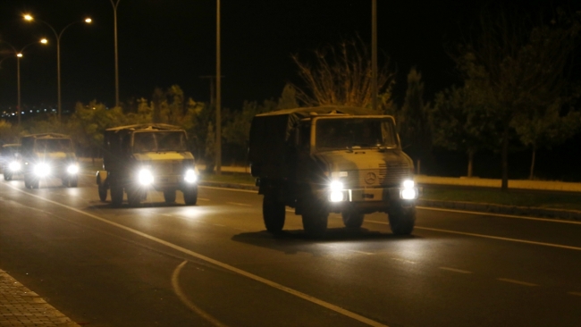 Şanlıurfa'da Suriye sınırına askeri sevkiyat