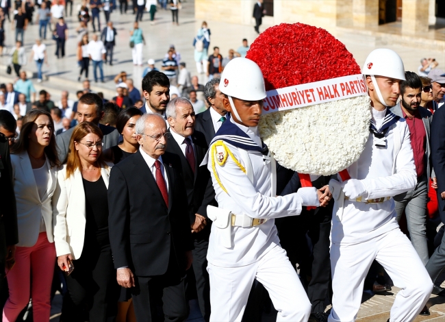 CHP Genel Başkanı Kılıçdaroğlu beraberindeki heyetle Anıtkabir'i ziyaret etti