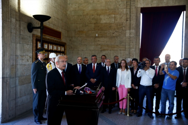 CHP Genel Başkanı Kılıçdaroğlu beraberindeki heyetle Anıtkabir'i ziyaret etti