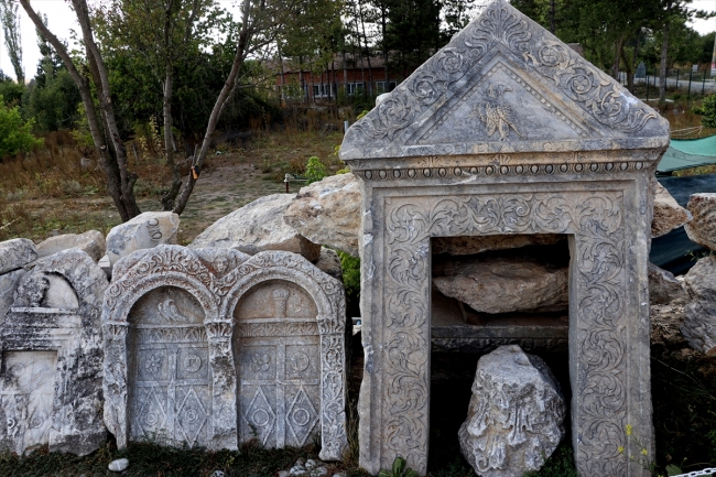 Aizanoi Antik Kenti'nde Romalılara ait şiirlere rastlandı