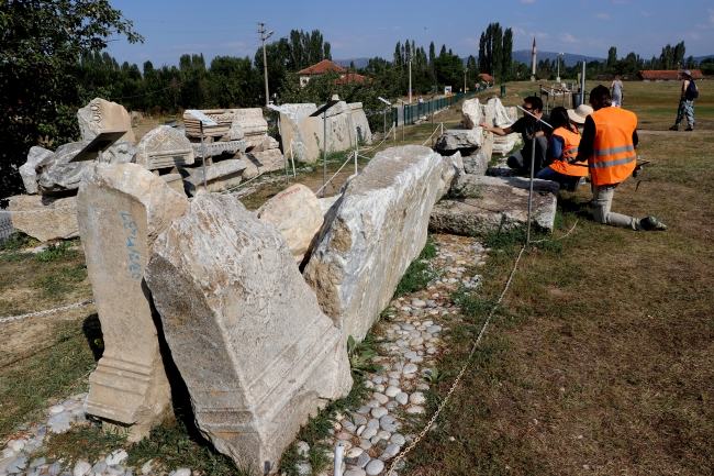 Aizanoi Antik Kenti'nde Romalılara ait şiirlere rastlandı