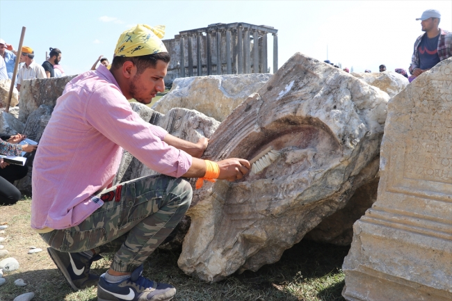 Aizanoi Antik Kenti'nde Romalılara ait şiirlere rastlandı