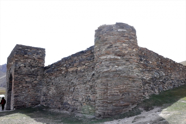 Kırgızistan'ın doğusunda gizemli kervansaray: Taş Rabat