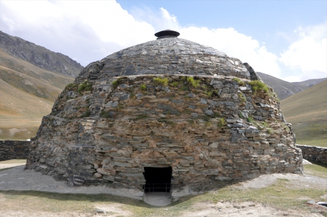 Kırgızistan'ın doğusunda gizemli kervansaray: Taş Rabat