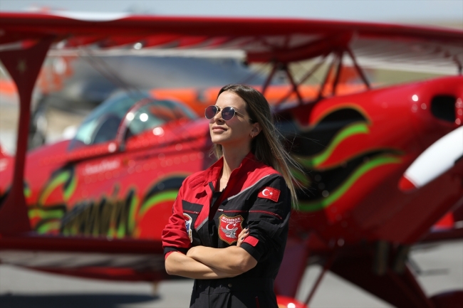 Türk kadınının göklerdeki temsilcisinin 25'inci gösteri heyecanı