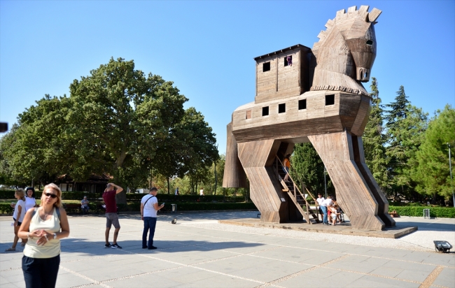 Troia 2 bin 500 yıl önce de turistlerin gözdesiydi