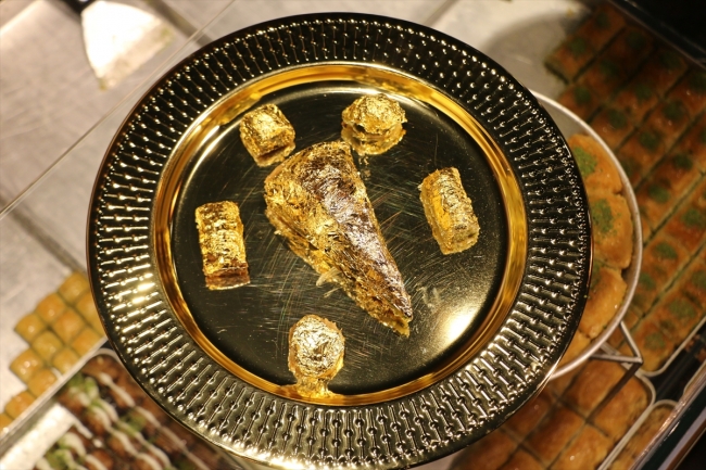 Altın kaplamalı baklavanın dilimi 1000 dolar