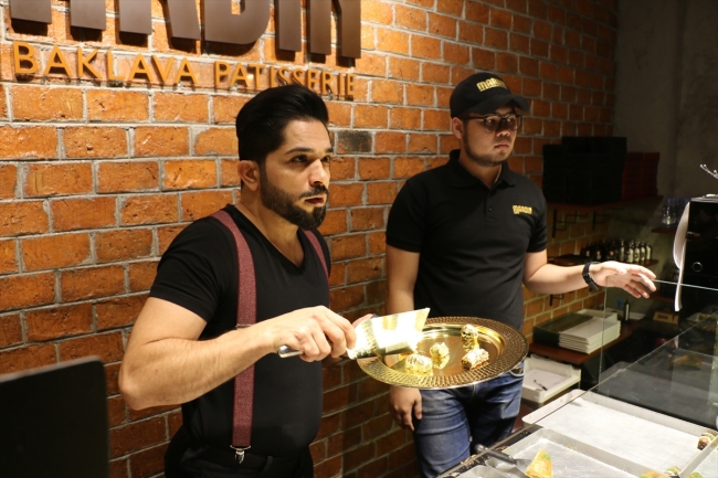 Altın kaplamalı baklavanın dilimi 1000 dolar