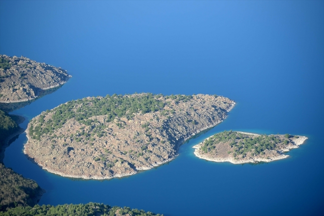 Seyrine doyumsuz manzarasıyla Nemrut Krater Gölü