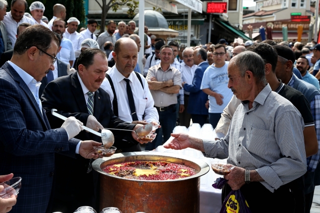 Cumhurbaşkanlığından 7 ilde vatandaşlara aşure ikramı