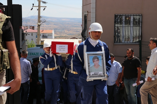 Diyarbakır'ın sivil şehitleri son yolculuklarına uğurlandı