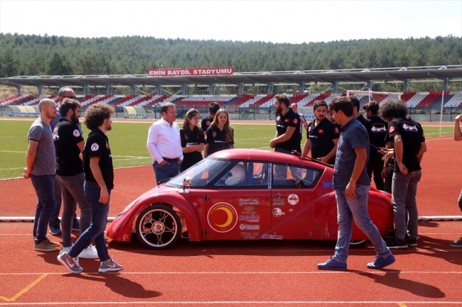 Öğrencilerin hurda parçalardan yaptığı otomobil: Atabey Gazi
