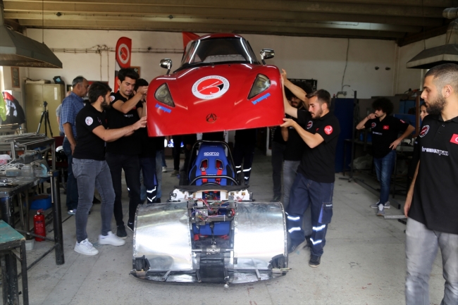 Öğrencilerin hurda parçalardan yaptığı otomobil: Atabey Gazi