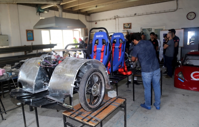 Öğrencilerin hurda parçalardan yaptığı otomobil: Atabey Gazi