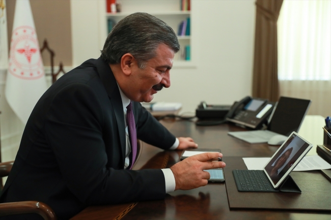 Sağlık Bakanı Koca'dan "yılın doktoru" Gürsoy'a tebrik