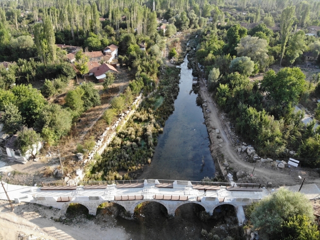 Antik kentteki Roma duvarları gün yüzüne çıkarılıyor
