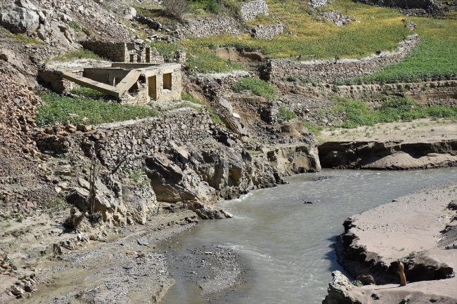 Sular çekilince tarihi Torul Köprüsü ortaya çıktı