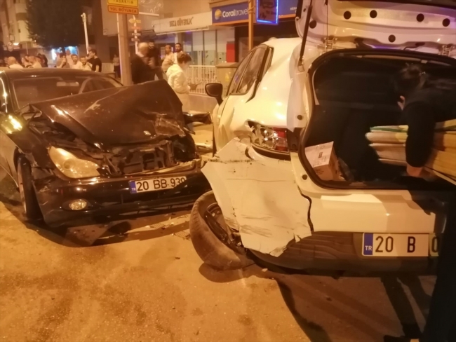 Denizli'de 12 aracın karıştığı kaza anı kamerada