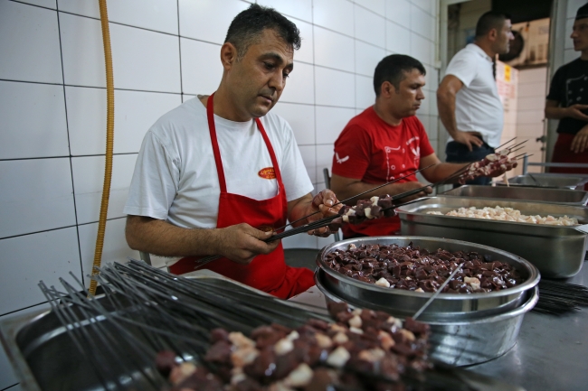 222 metrelik Adana kebabı Guinness'e aday