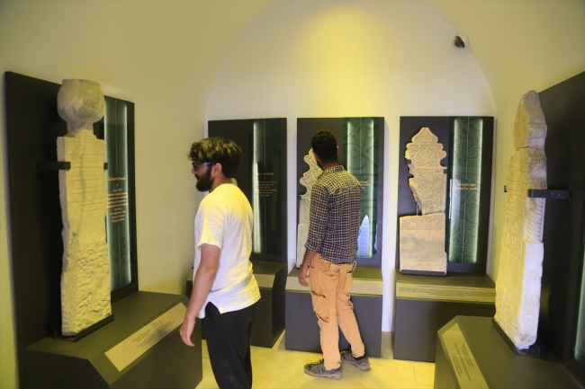 Tarihi mezar taşları Muğla'daki müzede sergileniyor