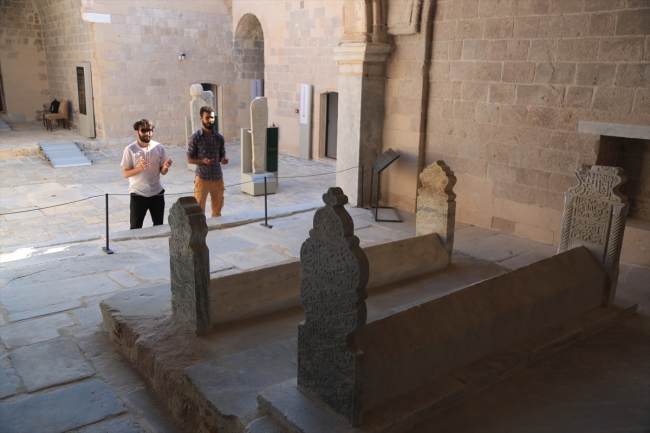 Tarihi mezar taşları Muğla'daki müzede sergileniyor