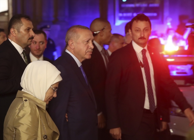 Cumhurbaşkanı Recep Tayyip Erdoğan, konaklayacağı otele geldi. Fotoğraf: AA