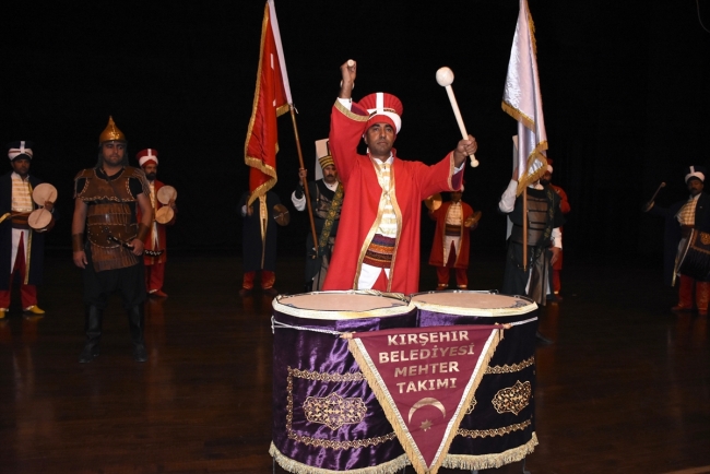 Neşet Ertaş türkülerine mehter yorumu