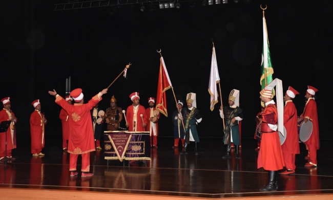 Neşet Ertaş türkülerine mehter yorumu