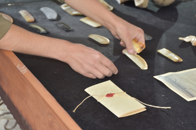 Boynuz taraklar Derya Usta'nın elinde şekilleniyor