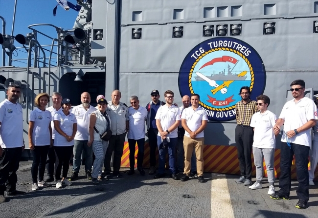 İstanbul'daki 9 savaş gemisi vatandaşların ziyaretine açıldı