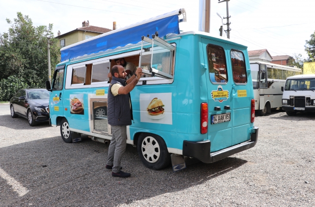 Trafikten çekilen araçları ekmek kapısına dönüştürüyorlar