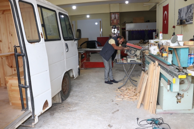 Trafikten çekilen araçları ekmek kapısına dönüştürüyorlar