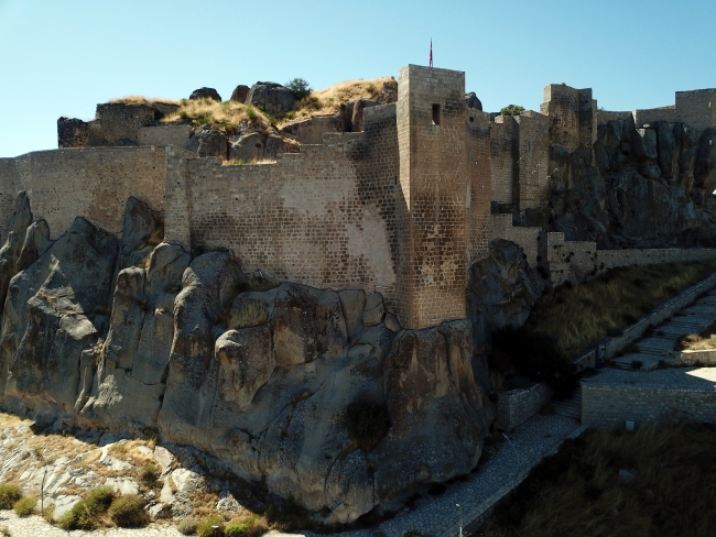Tarihi Pertek Kalesi turistlerin uğrak yeri olacak