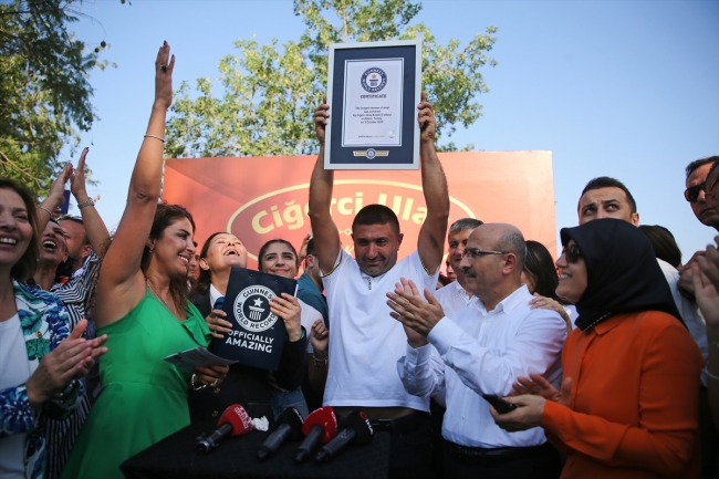 Adana'da "tek şişte et pişirme" rekoru kırıldı