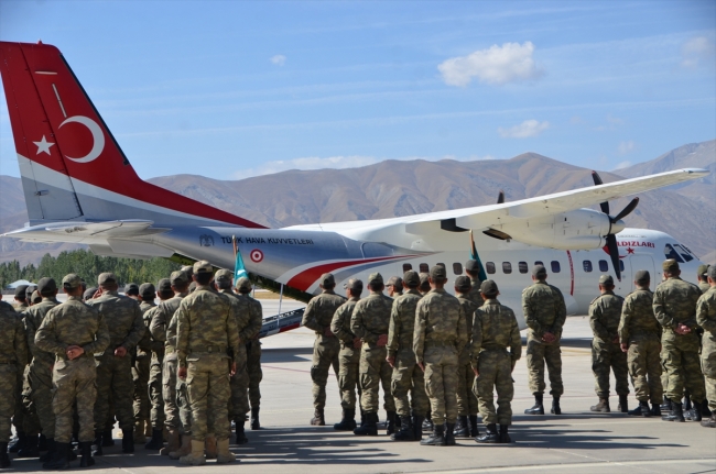 Hakkari'de şehit asker için tören
