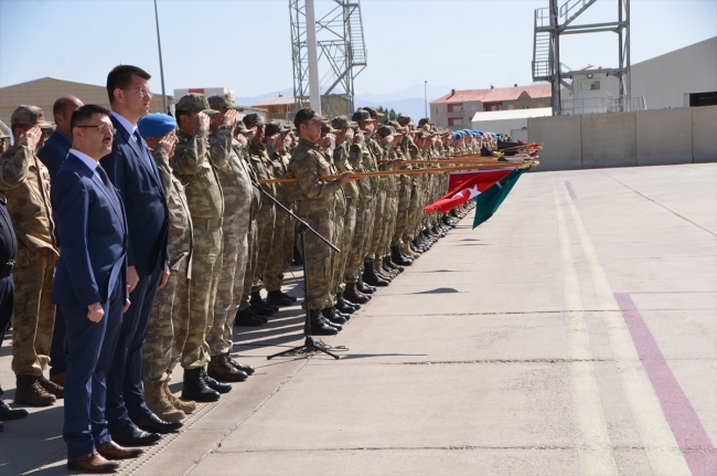 Hakkari'de şehit asker için tören