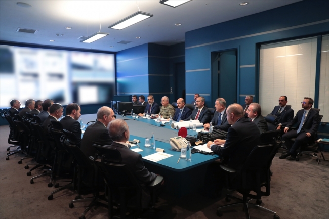 Cumhurbaşkanı Erdoğan harekat merkezinden gelişmeleri takip ediyor