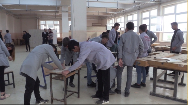 PKK'lı teröristler yaktı, öğrenciler ekonomiye kazandırdı