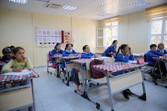 Reyhanlı'da eğitim gören kız çocukları / Fotoğraf: AA