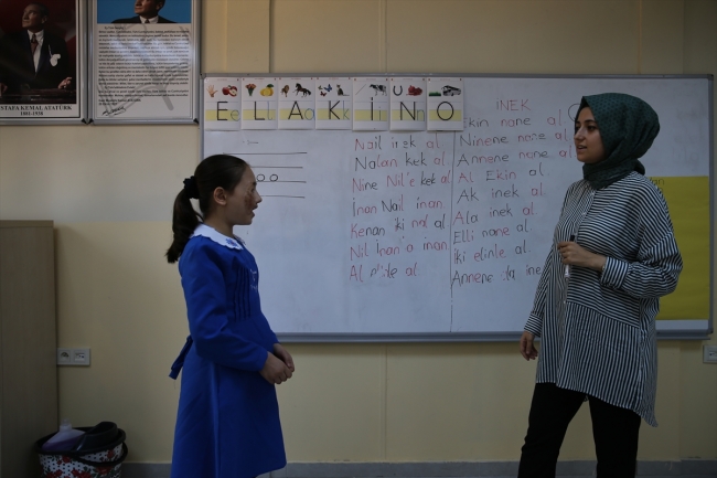 Suriye'deki iç savaşın yetim bıraktığı kız çocukları